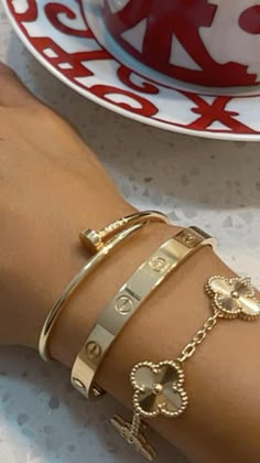 bracelet stack, tiffany and co, hermes, van cleef, dior, jewelry, stockholm style, preppy, vanilla girl, expensive, necklace stack, Van Cleef Necklace, Xoxo Jewelry, Expensive Jewelry Luxury, Wrist Jewelry, Luxe Jewelry, Dope Jewelry, Girly Accessories, Jewelry Fashion Trends, Classy Jewelry