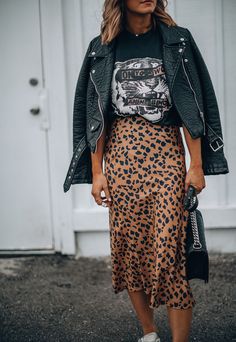 How to Wear Graphic Tees + 12 Favorites | Cella Jane Trendy Spring Outfits, Outfit Chic, Leopard Print Skirt, Trendy Fall Outfits, Outfit Trends, Mode Inspo, Looks Chic, Inspired Outfits, Soft Grunge