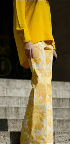 Pull Orange, Spring In The City, Color Story, Pantalon Large, Yellow Fashion, Mellow Yellow, Shades Of Yellow, Bold Color, Street Chic