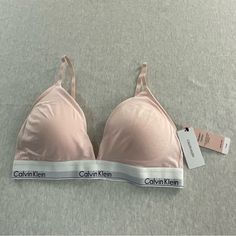 Calvin Klein Lightly Lined Women’s Triangle Bralette Back Closure New With Tag Never Worn, For Better Details Please Refered To The. Pictures. Photos Are Of Exact Bralette Being Sold I Ship Daily Or Next Day Smoke And Pets Free Home -Back Closure -Removable Pads -Adjustable Straps -Lightly Lined -2vay Convertible Straps Size: Xl Color: Pink And White Thank You For Visiting My Closet, Have A Safe And Happy Day. I Do Accept Reasonable Offers Bundle And Save On Shipping Spring Padded Bras, Soft Touch Bra For Summer Loungewear, Cotton Bra With Padded Cups, Spring Underwire Bra For Loungewear, Spring Loungewear Underwire Bra, Spring Stretch Calvin Klein Bra, Calvin Klein Seamless Spring Bra, Calvin Klein Fitted Bra For Summer, Fitted Calvin Klein Bra For Summer