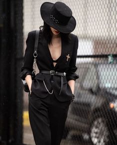 Goth Outfit, Mid Century Fashion, Inspired Outfits, Edgy Outfits, Mode Inspiration, New York Fashion Week, Look Fashion, New York Fashion, Classy Outfits