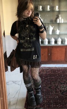 Earth Tones Aesthetic, Alt Clothes, Foto Poses, Crystal Necklaces, New Rock, Punk Outfits, Alt Fashion