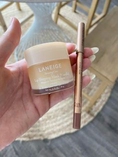 Haut Routine, Laneige Lip, 얼굴 그리기, Smink Inspiration, Laneige Lip Sleeping Mask, Lip Sleeping Mask, Sleeping Mask, Makeup Items, Makeup Essentials