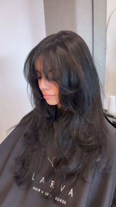 Hair Inspiration Long, Layered Haircuts For Medium Hair, Hairstyles For Layered Hair, Haircuts For Medium Hair, Haircuts Straight Hair, Long Hair With Bangs, Long Layered Hair, Haircuts For Long Hair, Hair Inspiration Color