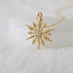 "Beautiful and lovely snowflake necklace. Made of matte finish gold snowflake pendant with skinny gold plated brass chain. A simple and natural-looking necklace is good for yourself or gift ! Your necklace will ship in a gift box. - Chain length 14\"-22\"  - Pendant 1\" - Gold-plated brass  - Delivery Time  Fast shipping within 1 - 3 days  -See more Rudiana Accessories  Rudiana.etsy.com" Snow Necklace, Snowflake Necklace, Snowflake Pendant, Gold Snowflake, Box Chain, Brass Chain, Star Necklace, Chain Lengths, Charm Necklace