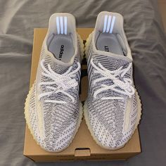 Adidas Yeezy Boost 350 Static (Non-Reflective) Size 6 % Authentic Used Lightly Adidas Shoes Yeezy, Shoes Yeezy, Yeezy 350, Adidas White, Adidas Yeezy Boost 350, Yeezy Boost 350, Yeezy Boost, White Adidas, Adidas Yeezy