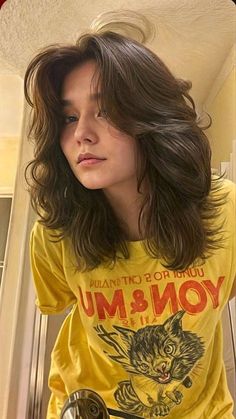 Cute Woman Haircut, Wolf Haircut For Short Hair, Wolfcut Hair Women Medium, Cobra Haircut Women, Border Haircut, Wolf Haircut Aesthetic, Girls Wolf Haircut, Girls Wolf Cut Hair, Wolf Cut Girls Long Hair