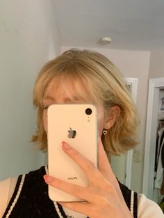 #shorthairstyles#shorthair#shortbobhairstyles#shorthairdontcare#shortbobhaircut#blondehair#shortblondehair#shortlayeredhaircuts#bangs#curtainbangs#cutehairstyle Short layered blonde hair with bangs Layered Blonde Hair With Bangs, Wavy Layered Bob With Bangs, Short Layered Blonde Hair, Wavy Layered Bob, Layered Blonde Hair, Layered Blonde, Layered Bob With Bangs, Blonde Wavy Hair, Blonde Hair With Bangs