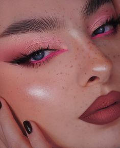 Peachy Pink Eye Makeup, Pink Eye Liner Looks, Light Pink Eyeliner Looks, Pink Waterline Makeup, Pink Eye Makeup Aesthetic, Pink Liner Eye Makeup, Pink And Red Makeup Looks, Simple Pink Makeup Looks, Simple Valentines Makeup