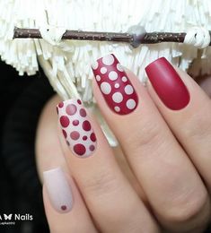 Geometric Nail Art Polka Dot Nail Art, Geometric Nail Art, Pink Manicure, Geometric Nail, Dots Nails, Oval Nails, New Year's Nails, Beautiful Nail Designs, Nail Art Ideas