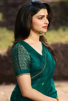 Simple Blouse Designs For Georgette Saree, Blouse Designs For Green Saree, Simple Green Blouse Designs For Saree Silk, Green Silk Saree Blouse Design, Green Saree Blouse Designs, Prachi Desai Saree, Georgette Sarees Blouse Designs, Blouse Ideas For Silk Sarees, Georgette Blouse Designs Latest