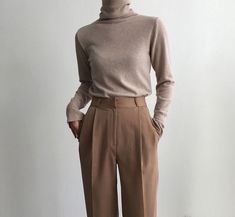 femme fatale (@eliesaaab) | Twitter How To Look Expensive, Neutral Outfits, Hijab Chic, Work Style, Brown Pants, Neutral Outfit, Chic Outfit, Trend Fashion