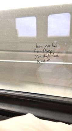 a window with writing on it that says, i hate you had dream things you don't like