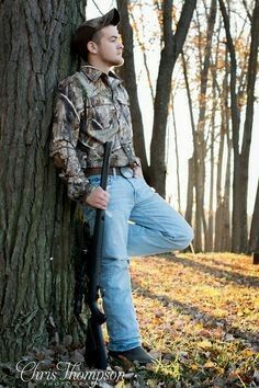 Pose idea with gun Senior Pictures Boys Outdoors, Hunting Photography, Senior Pictures Downtown, Senior Boy Poses, Senior Ideas, Graduation Pics