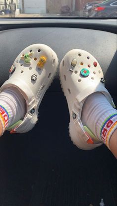 Crocs Aesthetic, Crocs Outfit, Crocs Fashion, Crocs Jibbitz, Dr Shoes, Fresh Shoes, Hype Shoes, Shoe Inspo, Girly Shoes