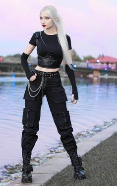 Techwear Women, Techwear Outfits, Techwear Fashion, Goth Outfit, Black Clothes, Gothic Outfits, Mode Inspo, Cargo Pants Women