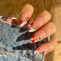 check out these 35+ gorgeous flower nail designs for the season! Floral nails, flower nails, spring nails, natue nails 2016 Nails, Red Ombre Nails, Red And White Nails, Nails Flower, Boho Nails, Confetti Nails, Floral Nail Designs, Floral Nail, Flower Nail Designs