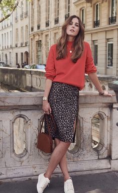 Classy Skirt Outfits, Casual Chique Stijl, Rok Outfit, Classy Skirts, Rock Outfit, Leopard Print Skirt, Red Sweater