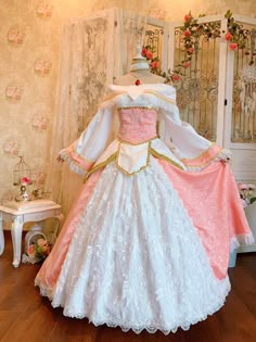 Elvish Dress, Barbie 12 Dancing Princesses, Princess Costume Kids, Fantasy Dresses, Royal Dresses, Princess Costume, Fantasy Gowns, Medieval Dress