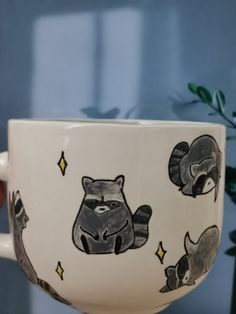 Cerámica hecha a mano Soup Mug Pottery, Cool Mug Designs Ceramics, Cute Handmade Pottery, Pottery Mug Ideas Paint, Mugs Painting Ideas, Drawing On Cups Ideas, Mug Designs Ideas, Pottery Inspo Painting, Mug Printing Design