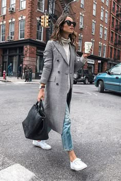 15 Trending Fall Styles To Get Inspired: @rutaenroute wearing a grey plaid longline blazer, a light grey turtleneck, crop jeans, white sneakers, black cat eye sunglasses and a black bag. fashion 2018, street style, fall outfit, fall fashion trends, fall trends 2018, casual outfit, comfy outfit, travel outfit, #fashion2018, #fallstyle #streetstyle #casualstyle #plaid #travelstyle Pijamas Women, Gray Turtleneck, Fall Fashion Coats, Fall Styles, Mode Casual, Street Style Winter, Coat Outfits, Gray Plaid, Fashion Winter