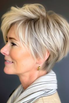 Piecey Pixie Bob Hairstyle for Women Over 50 with Fine Hair. Short Haircuts For Fine Flat Hair, Hairstyle 2022, Med Hair, Hairdo Ideas, Fine Flat Hair, Messy Bob Hairstyles, Flattering Hairstyles, Short Hairstyles Fine