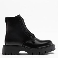 Zara Men Lace Up Black Lug Style Boot Size 7 Us 40 Eu Step Out In Style With This Classic Zara Men's Boot. These Sleek Shoes Feature A Lace-Up Design And An Edgy Lug Bottom. The Timeless Look Pairs Easily With Almost Any Outfit. Add Some Simple Sophistication To Your Wardrobe With This Stylish Black Boot! Zara Men, Zara Man, Zara Shoes, Zara Black, Boots Men, Black Boots, Men's Shoes, Shoe Boots, Size 7