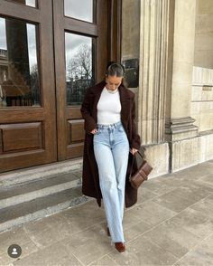 Elevated Denim Outfit, Modest But Cute Outfits, Recreating Outfits, Straight High Waist Jeans, Straight Jeans Outfit, London Queen, Under An Umbrella, Winter Coat Outfits, Ny Outfits