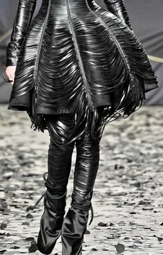 Gareth Pugh Fashion Avant Garde, Avant Garde Style, Yiqing Yin, Sculptural Fashion, 3d Fashion, Design Textile