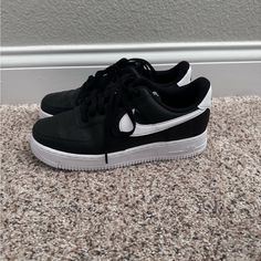 Bnwot Casual Black And White Sneakers For Sports, Black And White Leather Casual Sneakers, Casual Black And White Leather Sneakers, White Air Forces, Air Forces, Shoes Nike, Nike Black, Men's Nike, Mens Shoes Sneakers