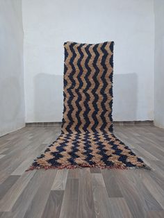 an area rug is on the floor in front of a white wall