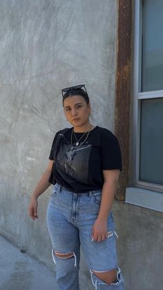 Outfit Inspo With Graphic Tees, Cute Basic Outfits Plus Size, Mid Size Back To School Outfits, Cute Outfits With Jeans Plus Size, Casual Jeans Outfit Midsize, Plus Mom Jeans Outfit, Clothes Medium Size Women, Lakeside Outfits Summer, Spring Outfit Inspo Midsize