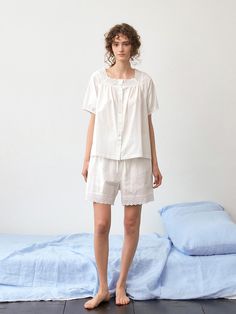 Composition : Cotton 100%Color : White Flower, White Flower + PackagingCountry of Origin : China White Cotton Pajama Shorts For Home, Spring Relaxed Fit Pajama Shorts For Home, White Feminine Sleepwear With Relaxed Fit, White Relaxed Fit Sleepwear For Daywear, White Relaxed Fit Sets For Daywear, White Spring Pajama Shorts For Bedtime, White Feminine Pajama Shorts For Spring, White Relaxed Fit Tops For Home, White Pajama Shorts For Spring Daywear