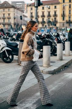 Street style fashion / fashion week #fashionweek #fashion #womensfashion #streetstyle #ootd #style / Pinterest: @fromluxewithlove Olivia Palermo Style, Milan Street Style, Look Retro, Popsugar Fashion, Easy Style, Milan Fashion Weeks, Autumn Street Style, Olivia Palermo