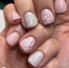 Nail Themes, Snow Nails, Festive Nail Designs, Themed Nails, 17 December, Christmas Gel Nails, Snowflake Nails, Christmas Nails Acrylic