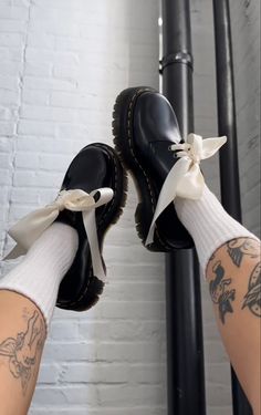 Doc Martens Outfit, Martens Style, روتين العناية بالبشرة, Aesthetic Shoes, Shoe Inspo, Swag Shoes