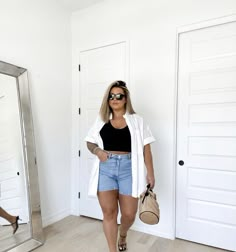 Beach Style Midsize, Wine Tasting Outfit Curvy, Kimono Shorts Outfit Summer, 30s Outfits For Women Summer, Italy Outfits Curvy, Casual Cookout Outfit Summer, Denim Shorts Midsize, Beach Outfits Women Mid Size, Cute Casual Outfits For Summer Midsize