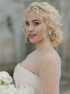 Pixie Lott Wedding, Wedding Hairstyles For Thick Curly Hair, Natural Curly Wedding Hair, Pixie Cut Wedding Hairstyles, Braided Curly Hair, Curly Updos, Diy Wedding Makeup, Side Curls, Boho Style Wedding Dress