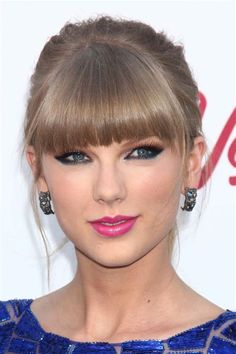 taylor swift's hair and makeup at the billboard awards