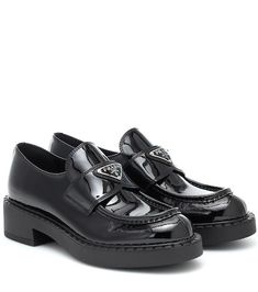 Museum With Friends, Style Dark Academia, Academia Style, Dark Academia Fashion, Academia Fashion, Black Leather Loafers, Black Patent Leather, Dark Academia