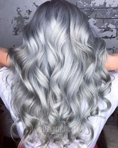 Body Wave Middle Part, Ash Blonde Hair Color Ideas, Blonde And Silver Hair, Long Hair Wavy, Ash Blonde Hair Color, Premature Grey Hair, Ash Blonde Hair Colour, Blonde Highlight, Amazing Hairstyles