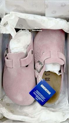 Birken Clogs, Birkenstock Outfit, Pretty Sneakers, Dr Shoes, Trendy Shoes Sneakers, Preppy Shoes, Pretty Shoes Sneakers, Shoe Wishlist, Fresh Shoes