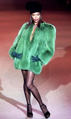 Yves Saint Laurent Aesthetic, Saint Laurent Aesthetic, Yves Saint Laurent Fashion, Fashion Runway, Naomi Campbell, Bohemian Clothes, Vogue Paris, Runway Fashion