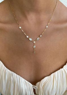 Vila Lariat – Ten Wilde Luxury Fine Jewelry Lariat Necklace With Delicate Chain, Luxury White Gold Lariat Necklace With Delicate Chain, Necklace For Neckline, Heart Choker, Grad Gifts, Chain Gold, Gold Dipped, Pearl Choker, Jewelry Inspo