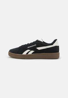 Reebok Classic CLUB C GROUNDS UK UNISEX TRAINERS - Baskets basses - core black/chalk/lee 2 Reebok Shoes Black, Trendy Shoes Black, Black Trainers Outfit, Club C Reebok, Reebok Classic Club C, Sneakers Reebok, Shoes Reebok