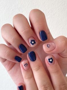 Short, dark blue nails with flowers and smiley faces Dark Blue Nails, Minimal Nails Art, Short Gel Nails, Simple Gel Nails, Minimal Nails, Short Nails Art, Casual Nails