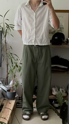 #outfits #outfitoftheday Dad Fashion Aesthetic, Soft Masc Outfits, Outfits Masc, Soft Masc, Masc Outfit, Grandpa Outfit, Green Pants Outfit, Fits Streetwear, Masc Outfits