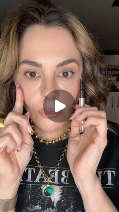 Doing Eyeliner, How To Wear Eyeliner, Eyeliner Wing, Erica Taylor, Eyeliner Application, Eyeliner Hacks, Makeup Over 40