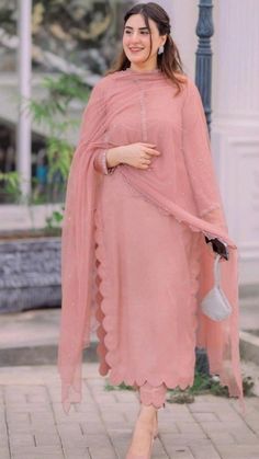 Design Kurta, Pakistani Women Dresses, Eid Outfits, Beautiful Casual Dresses, Stylish Short Dresses, Pakistani Dresses Casual, Beautiful Pakistani Dresses, Designer Kurtis