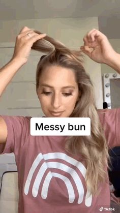 Bun With Straight Hair, Classy Messy Bun, Messy Bun Tutorials, Hair Upstyles, Bun Tutorial, Easy Updos